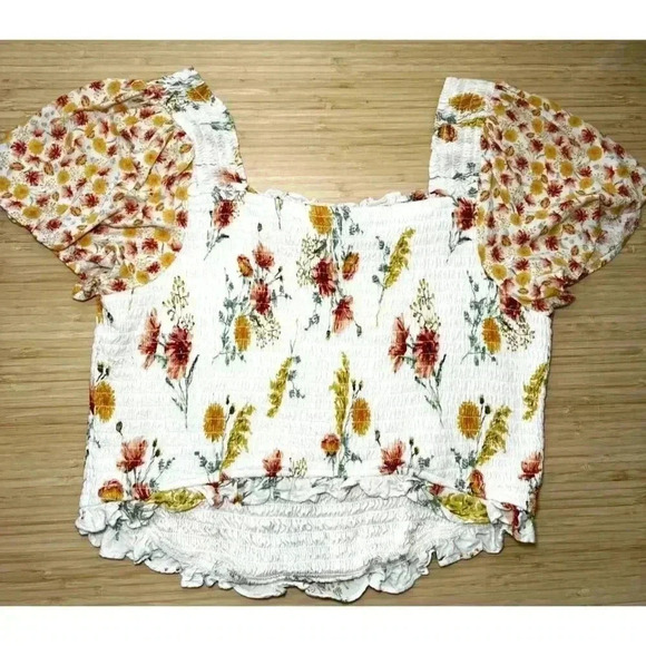 Torrid Warm Sunset Floral Smocked Flutter Sleeve Crop Top 1 (1x) EUC - Picture 11 of 15